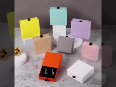 Boîtes d'emballage de bijoux d'extracteur rose de velours de logo fait sur commande 9x9x3cm